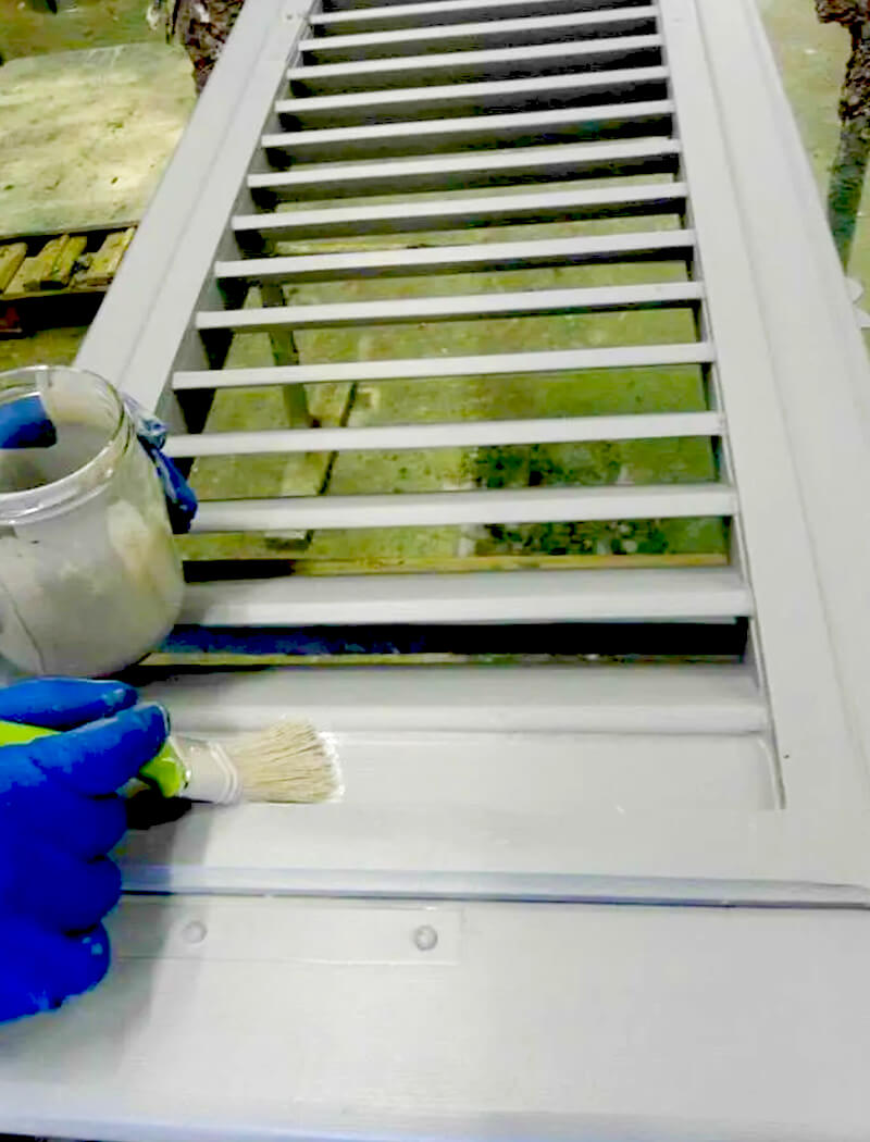 ebp-ravalement-facade-var-a41 À quelle fréquence repeindre vos boiseries et ferronneries extérieures ?